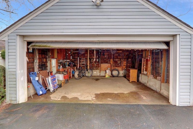 view of detached garage