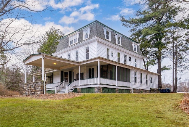 view of front of house featuring a porch and a front yard