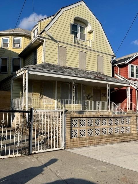 view of front facade with a porch