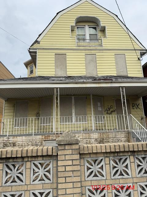 view of front of house with a porch