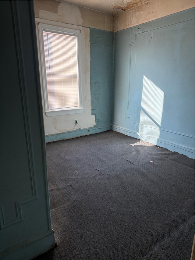 empty room featuring carpet