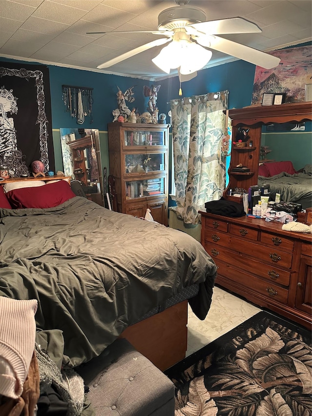 bedroom featuring ceiling fan