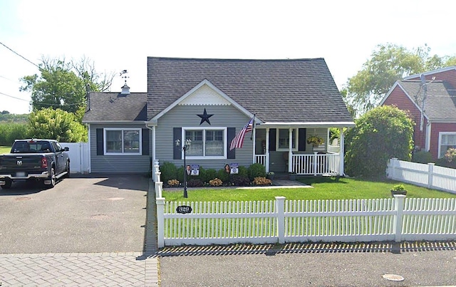 view of front of house with a porch and a front yard