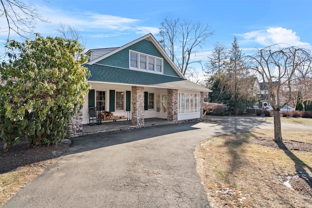 view of front of property with covered porch