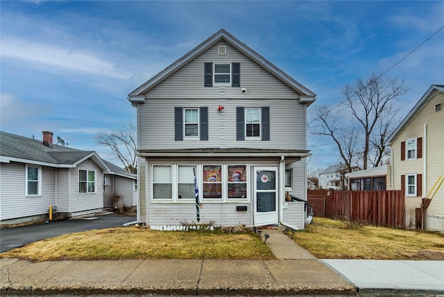 view of front property featuring a front yard