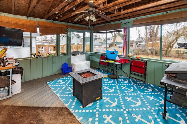 sunroom featuring ceiling fan