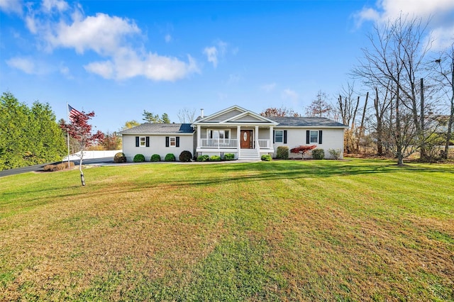 view of front of property featuring covered porch and a front lawn