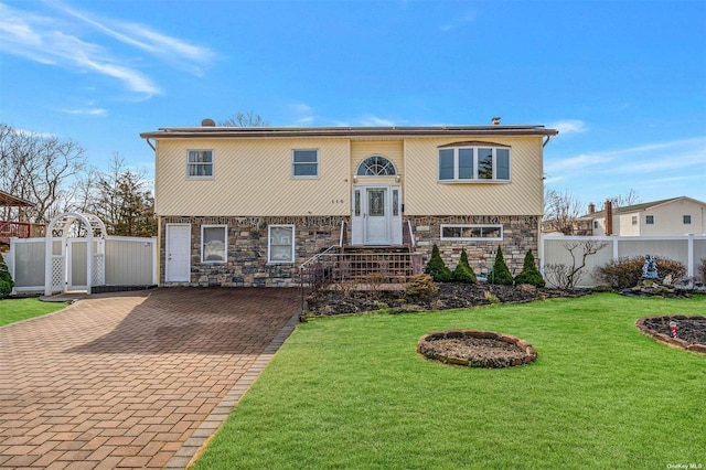 raised ranch featuring a front yard