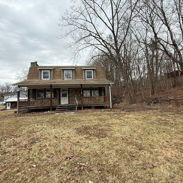 view of front facade featuring a front lawn and a porch