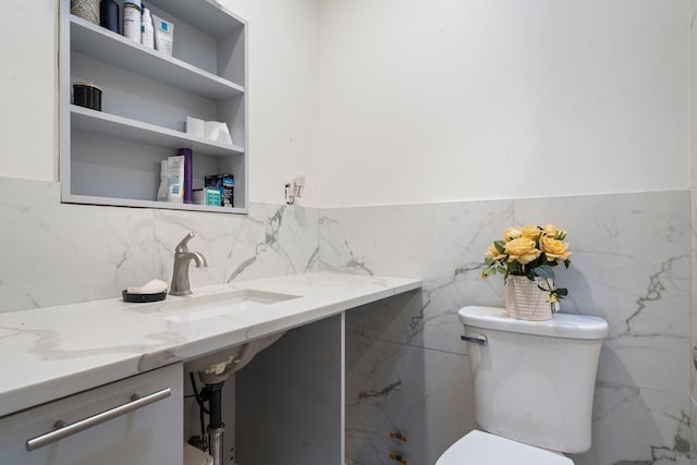 bathroom featuring toilet and sink