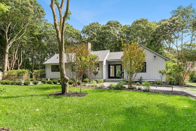 view of front of house featuring a front yard