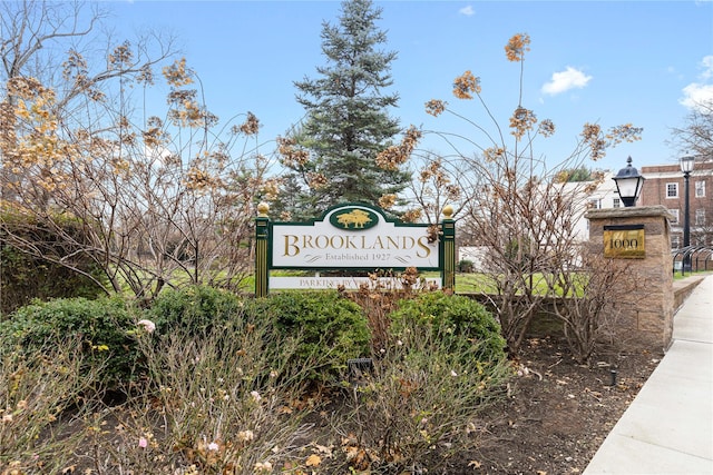 view of community / neighborhood sign