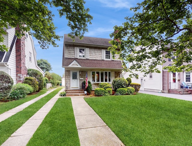 view of front of home featuring a front lawn