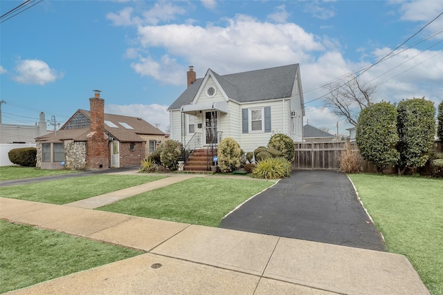 view of front of home with a front lawn