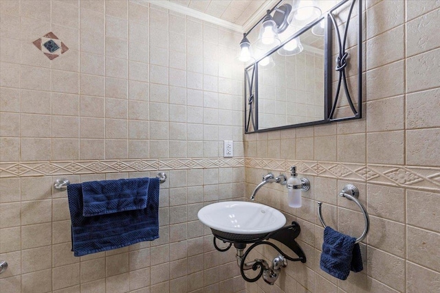 bathroom with ornamental molding