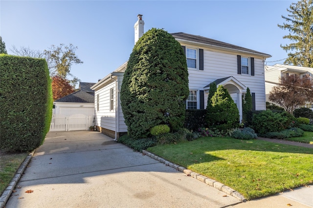 view of front of property featuring a garage and a front yard