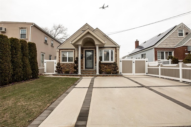 view of front facade with a front lawn