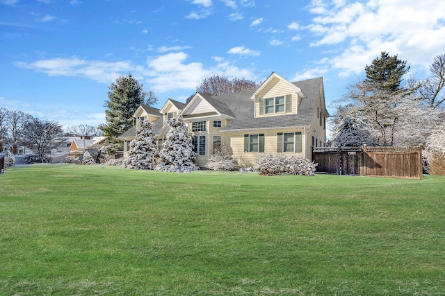 view of front of property with a front lawn