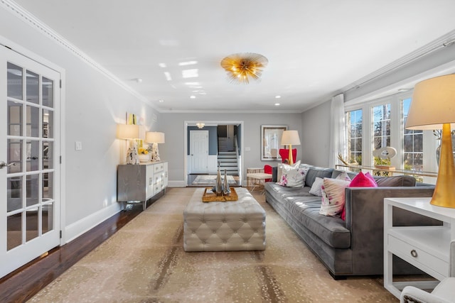 living room with baseboards, recessed lighting, and crown molding