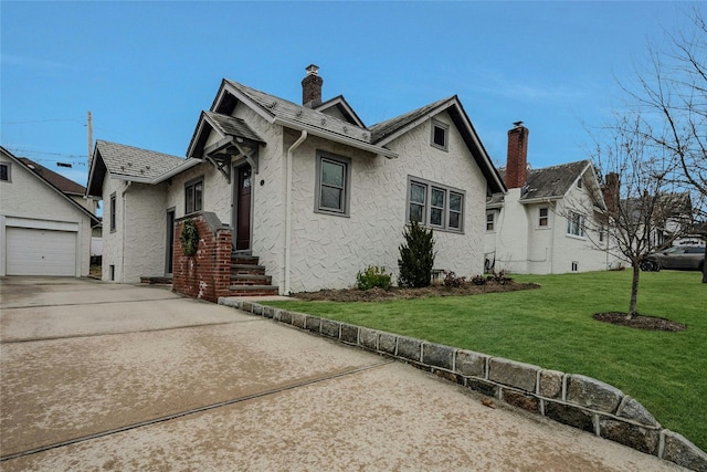 view of front of property featuring a garage and a front lawn