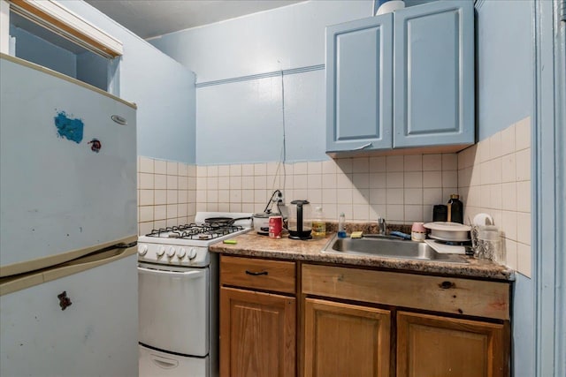 kitchen featuring decorative backsplash, sink, and white appliances