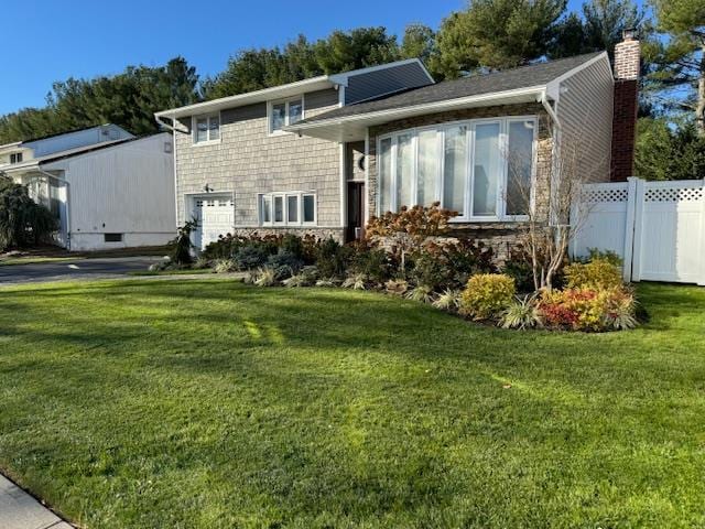 view of front of house with a front lawn