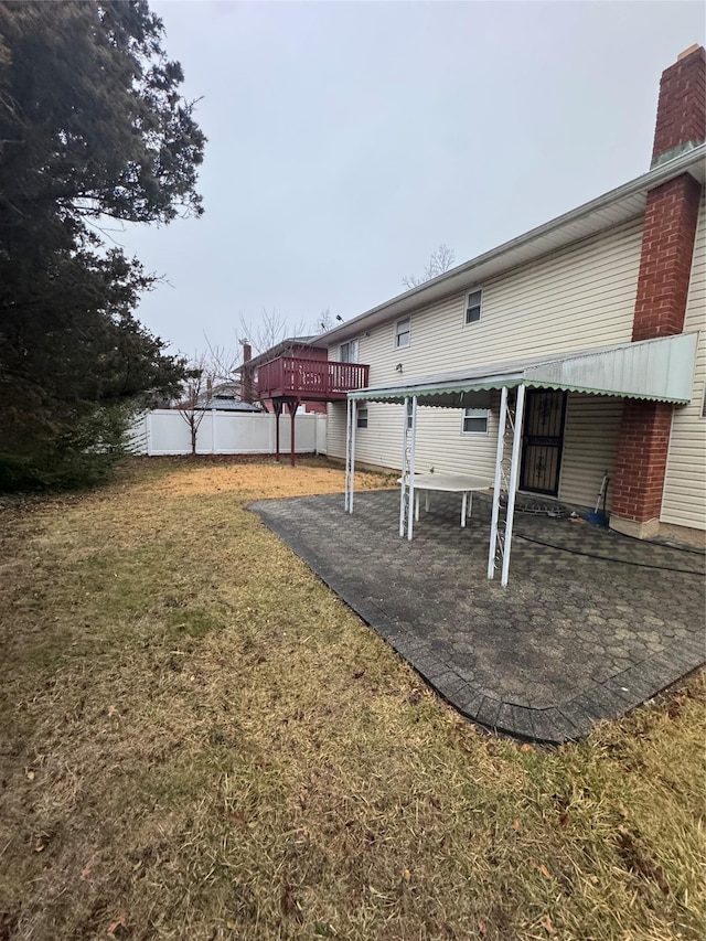 view of yard featuring a patio