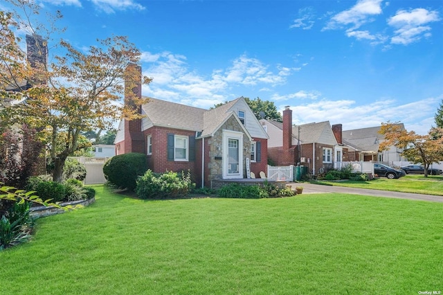 bungalow featuring a front yard