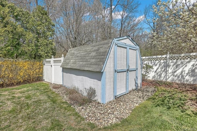 view of outbuilding with a yard