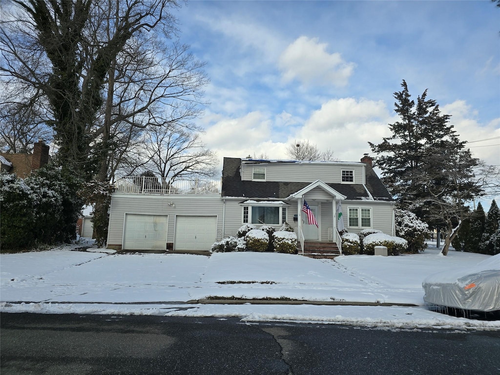 view of front facade featuring a garage