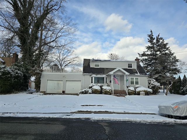 view of front facade featuring a garage