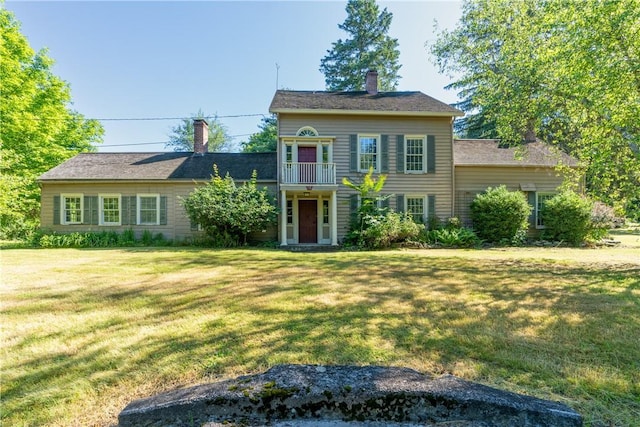 view of front of property featuring a front yard