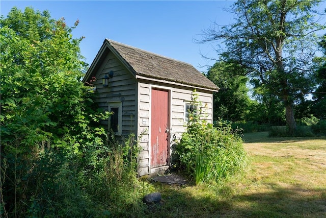 view of outbuilding with a yard