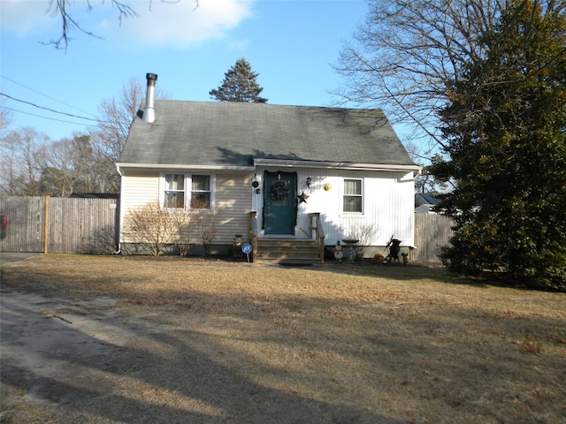 view of front of house featuring a front yard