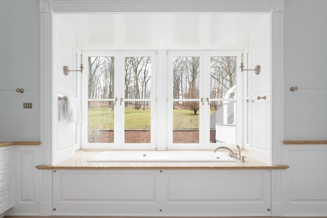 bathroom featuring a wealth of natural light