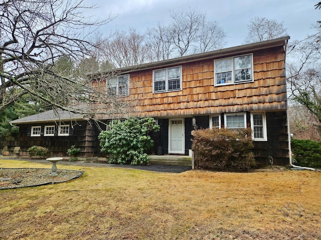 view of front of house featuring a front yard