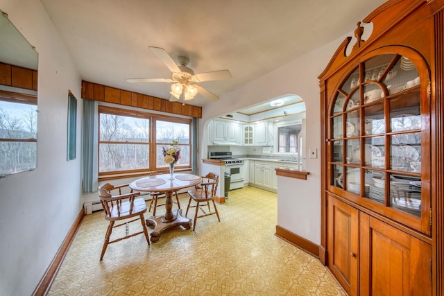 dining space with sink and ceiling fan