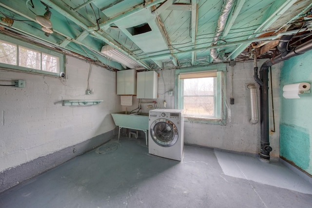 basement with sink and washer / dryer