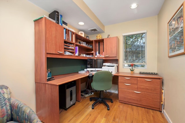 office area with light hardwood / wood-style flooring and built in desk