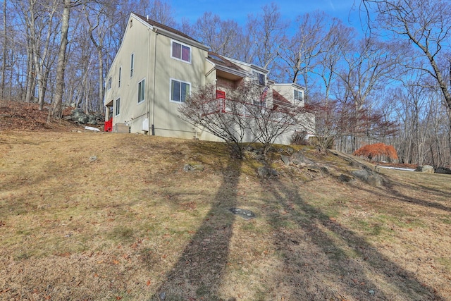 exterior space featuring a front yard