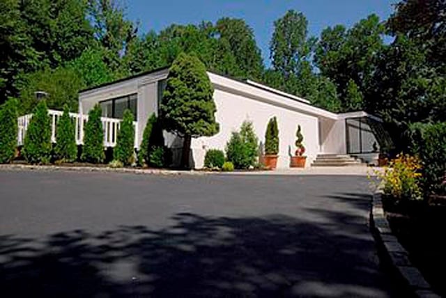 26 Yellow Cote Rd, Oyster Bay Cove, NY 11771 - view of home's exterior