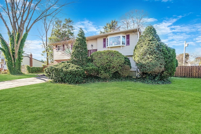 view of front of property with a front yard