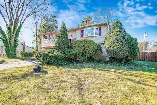 view of front of property with a front yard