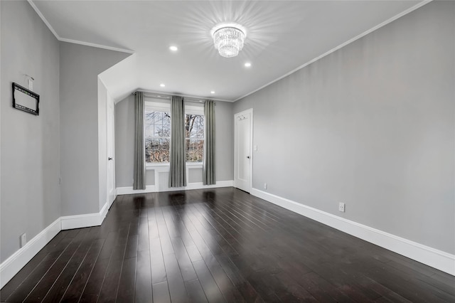 unfurnished room featuring dark wood-type flooring, crown molding, and a notable chandelier