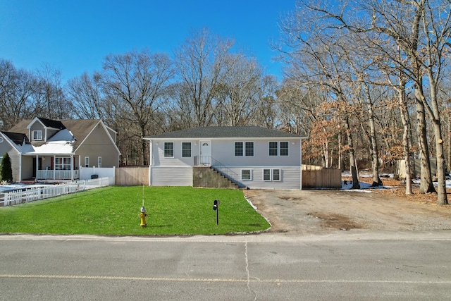 split foyer home with a front yard