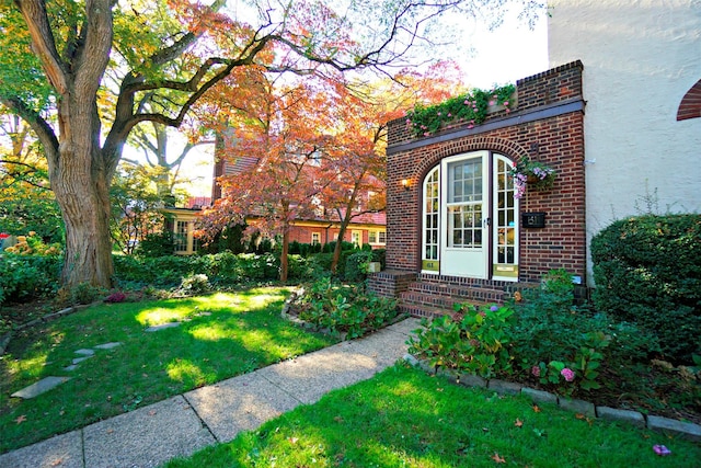 property entrance with a yard