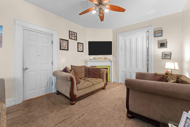 carpeted living room with ceiling fan