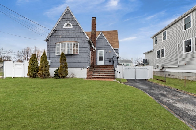 view of front of property with a front lawn