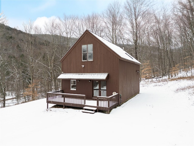 view of front of home featuring a wooden deck