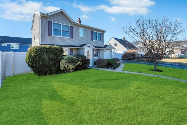 view of front of home featuring a front lawn